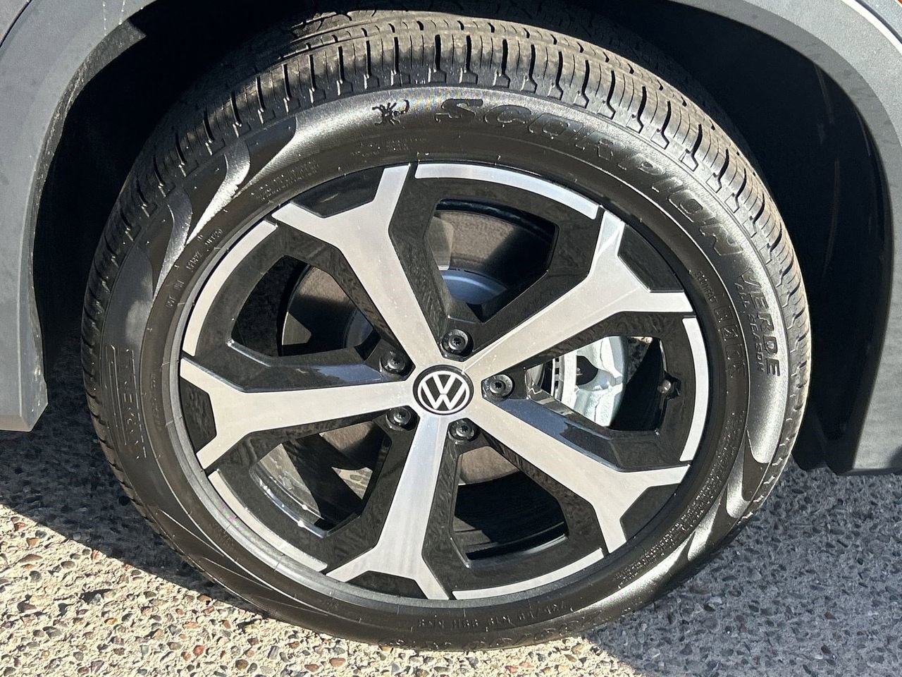 New 2026 Volkswagen Tiguan SE image 6