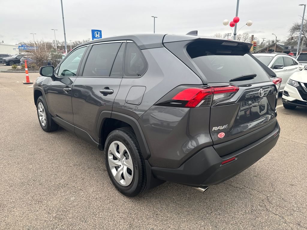 Used 2023 Toyota RAV4 LE AWD/4WD image 5