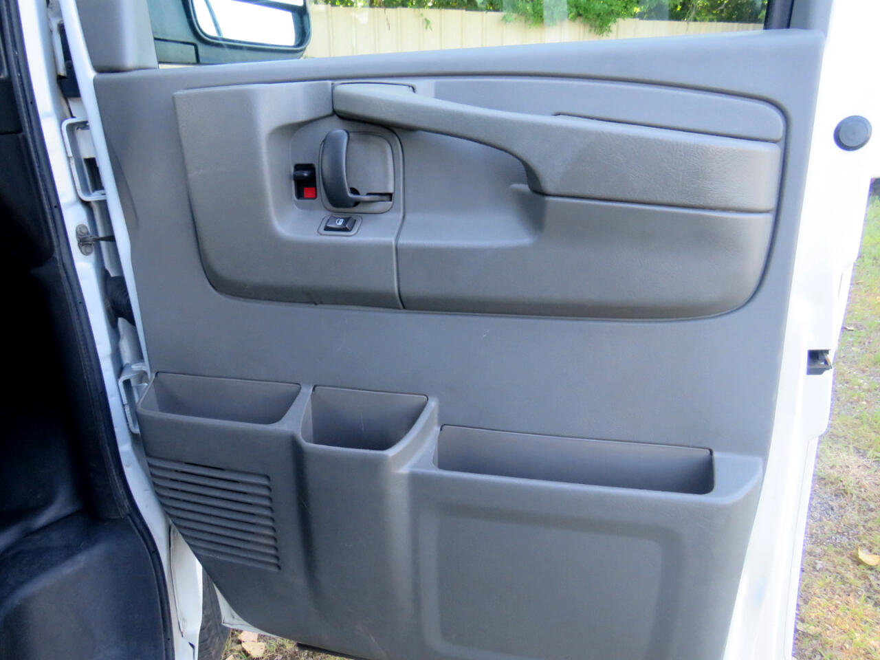 Used 2011 Chevrolet Express 3500 LS image 15