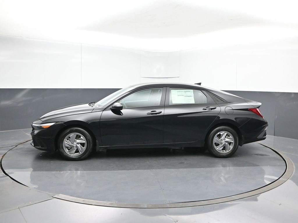 New 2026 Hyundai Elantra SE image 3