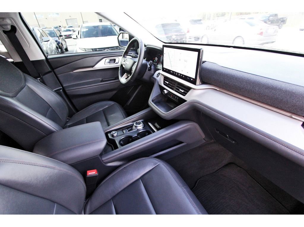 Used 2025 Ford Explorer Active w/ Active Comfort Package image 30