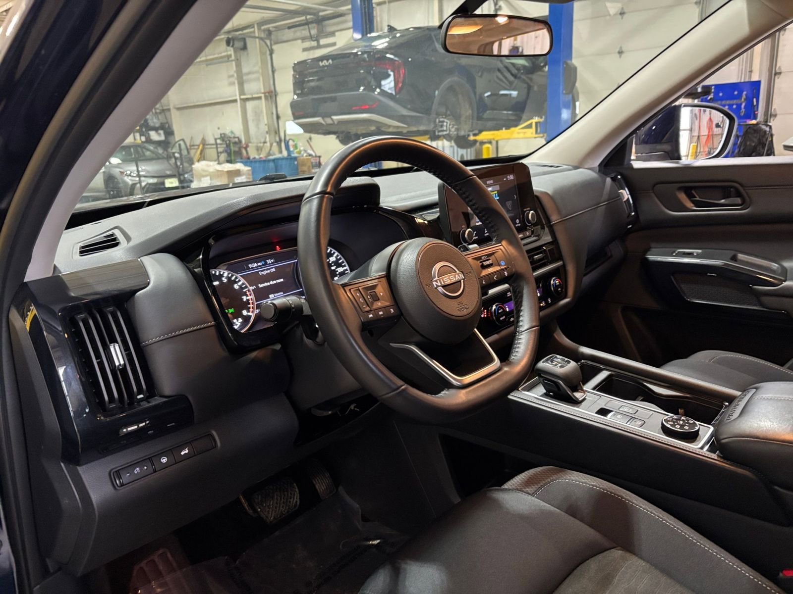 Used 2025 Nissan Pathfinder SV image 37