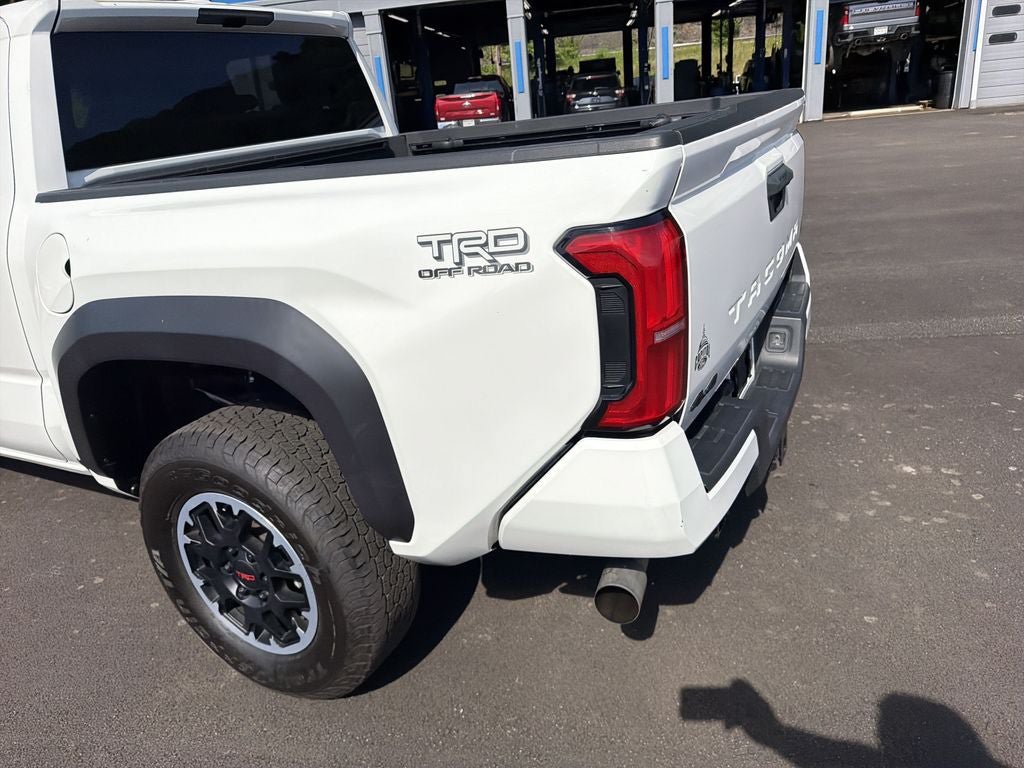 Used 2024 Toyota Tacoma TRD Off-Road AWD/4WD image 7