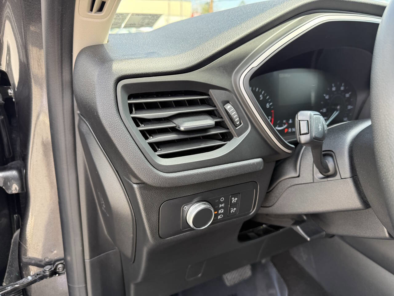 Used 2020 Ford Escape SE image 11