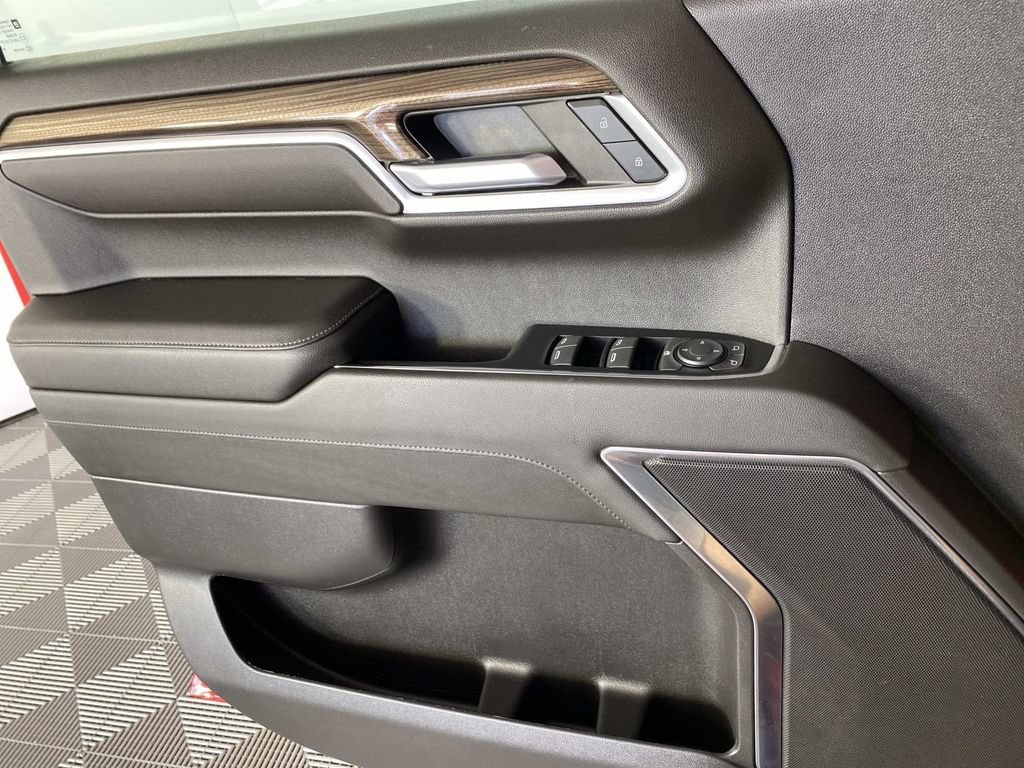 Used 2022 Chevrolet Silverado 1500 LT AWD/4WD image 22