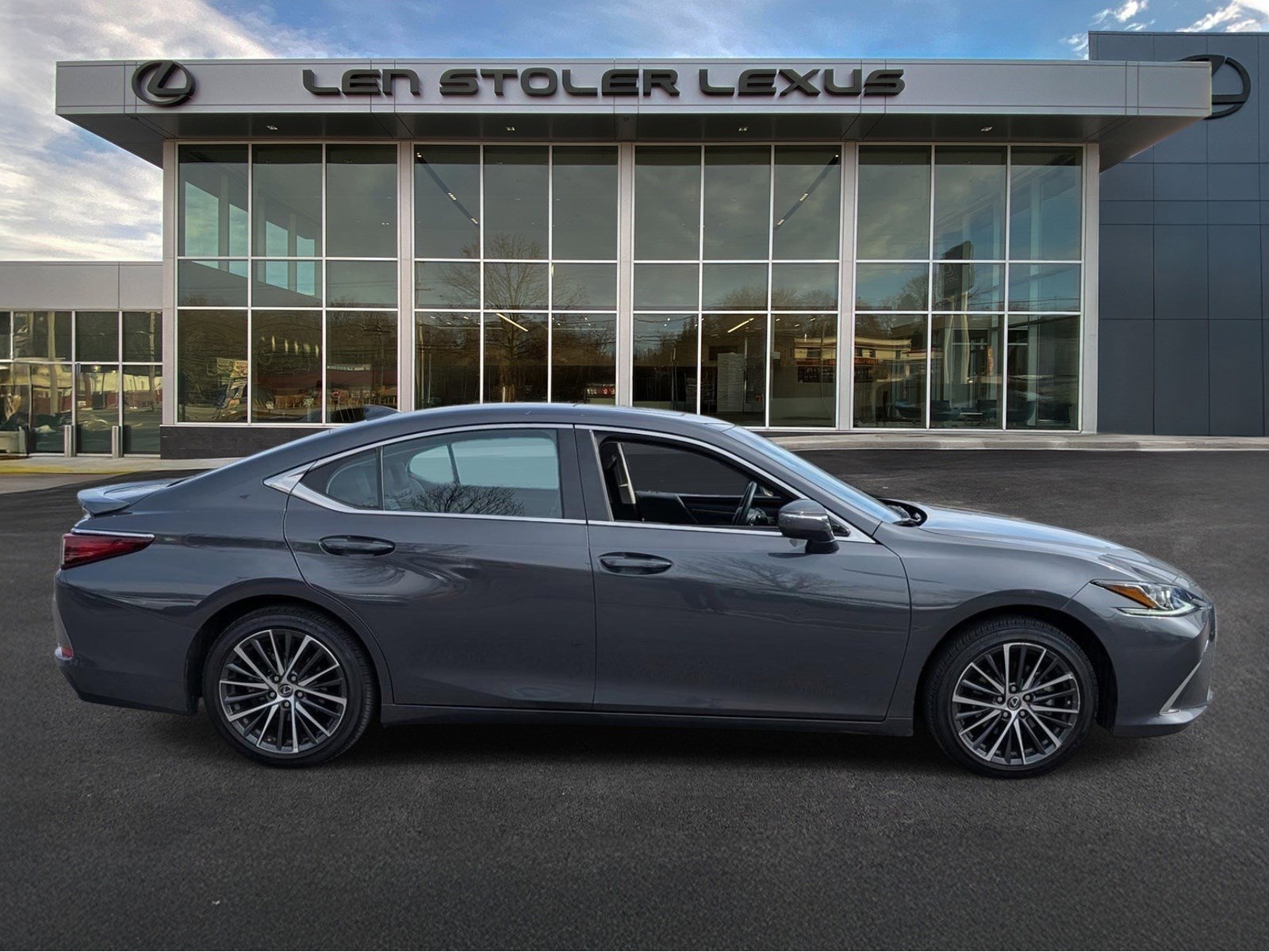 Used 2025 Lexus ES 350 w/ Premium Package image 2