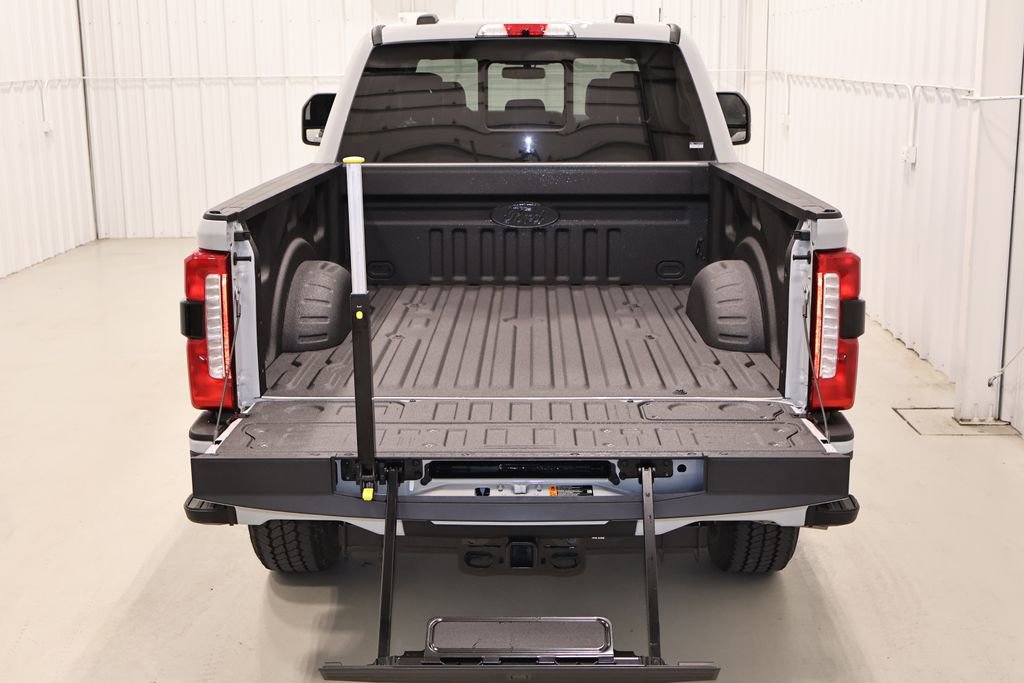 New 2026 Ford F350 Lariat w/ Black Appearance Package image 37