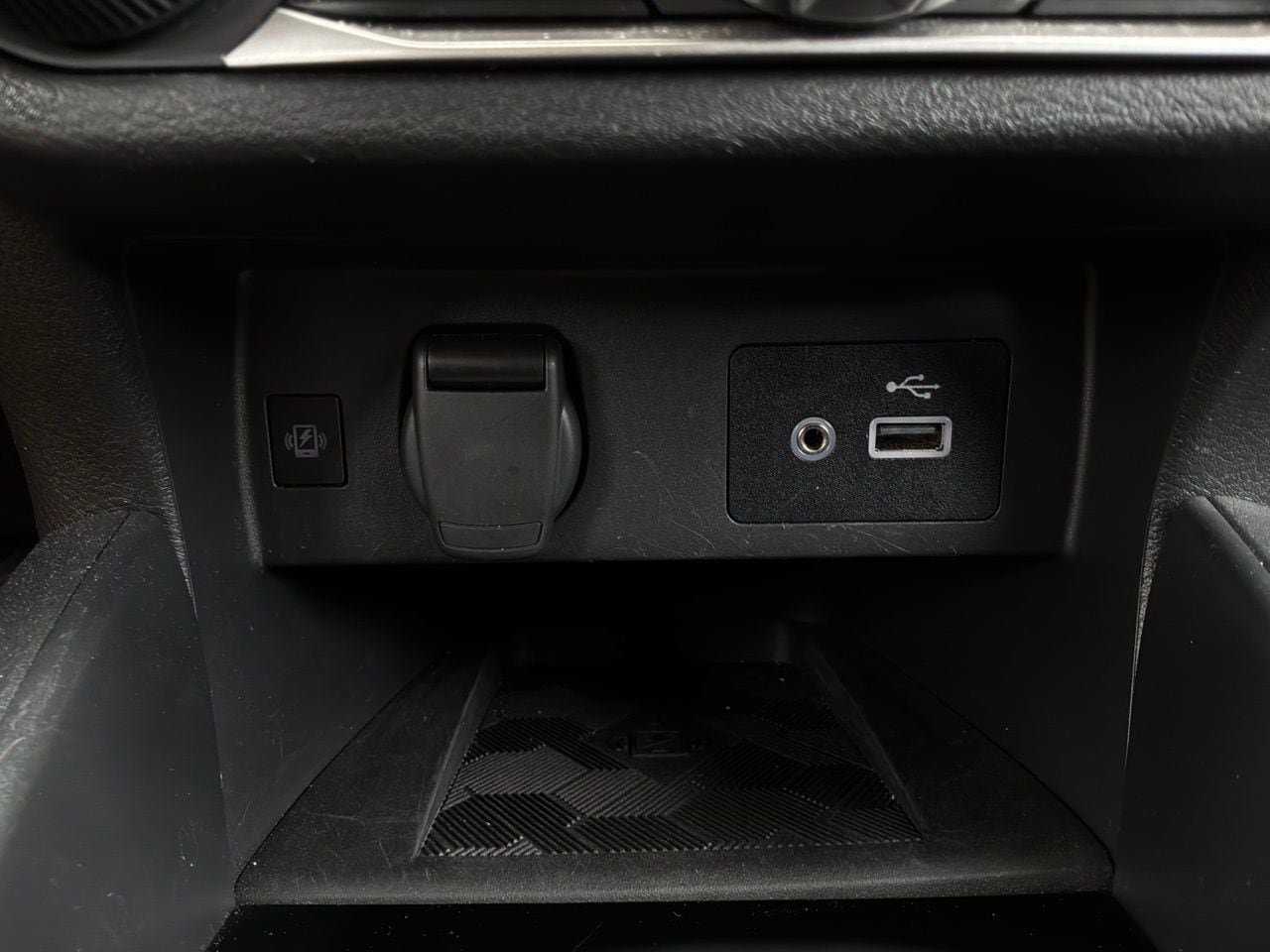 Used 2025 Nissan Versa SV FWD image 23
