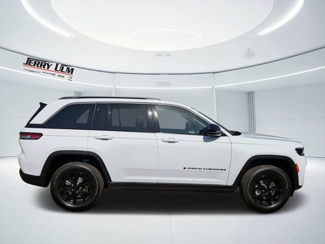 New 2026 Jeep Grand Cherokee Altitude RWD image 2
