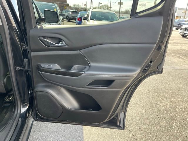 Used 2021 GMC Acadia AT4 w/ Technology Package image 9