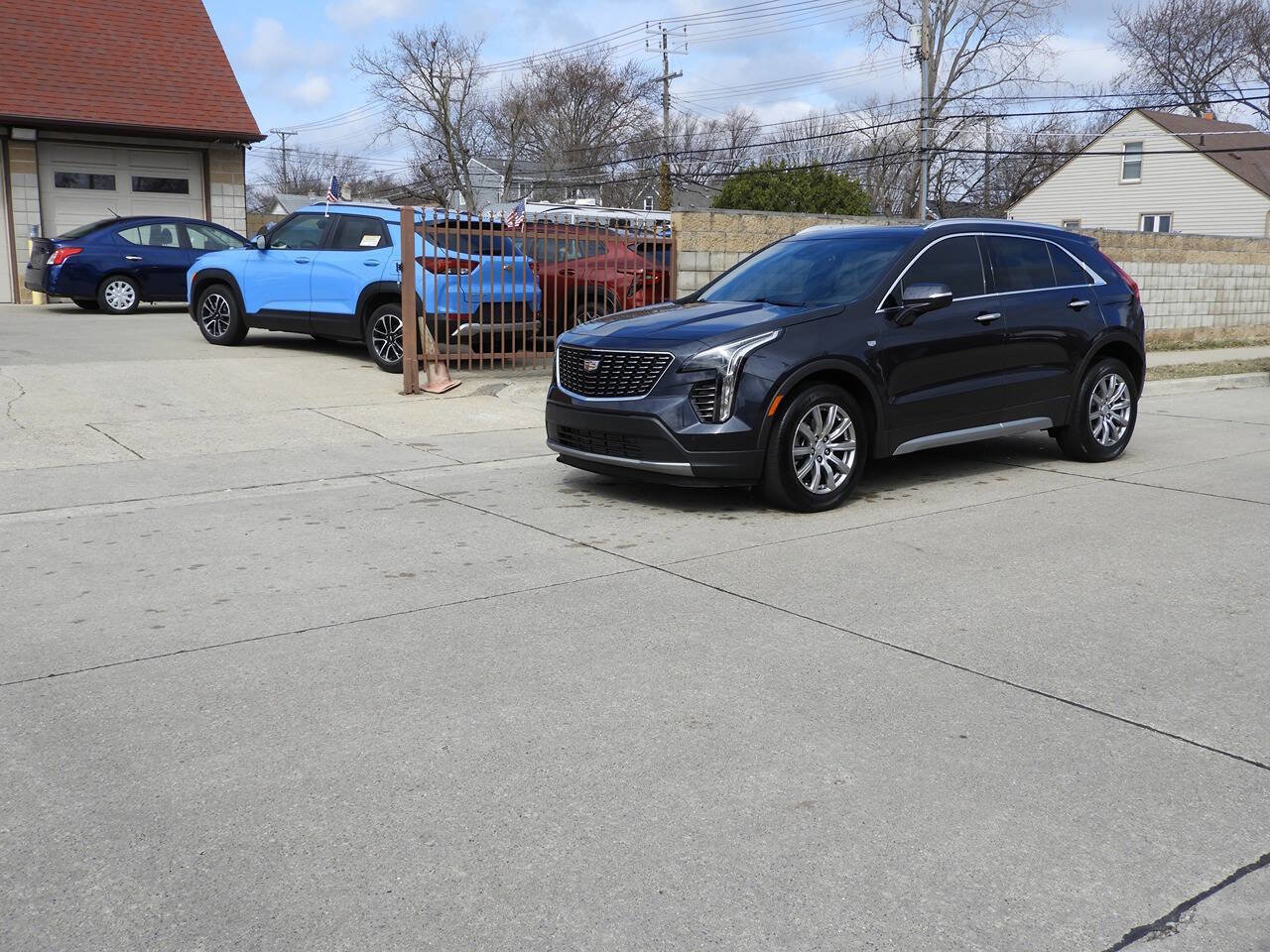 Used 2023 Cadillac XT4 Premium Luxury w/ Cold Weather Package FWD image 5