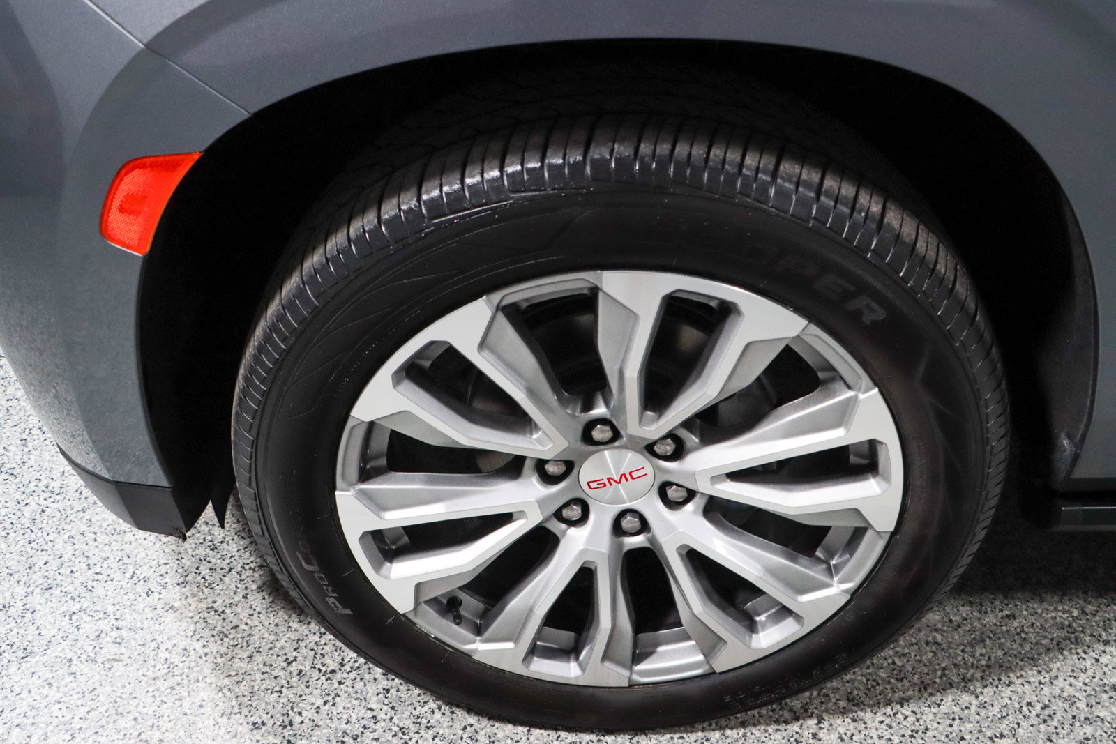 Used 2021 GMC Yukon Denali w/ Denali Premium Package image 11