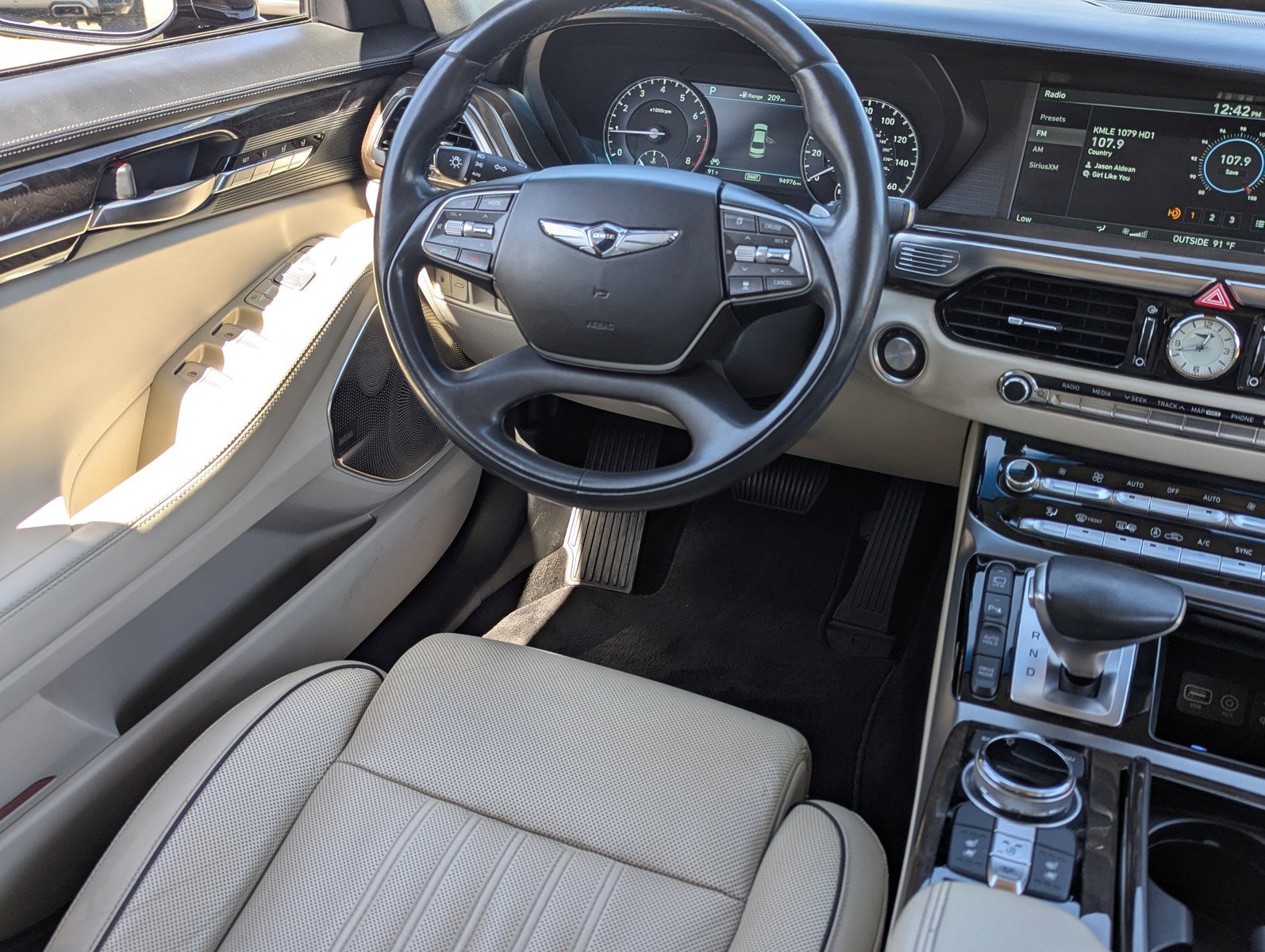 Used 2018 Genesis G90 3.3T Premium image 15