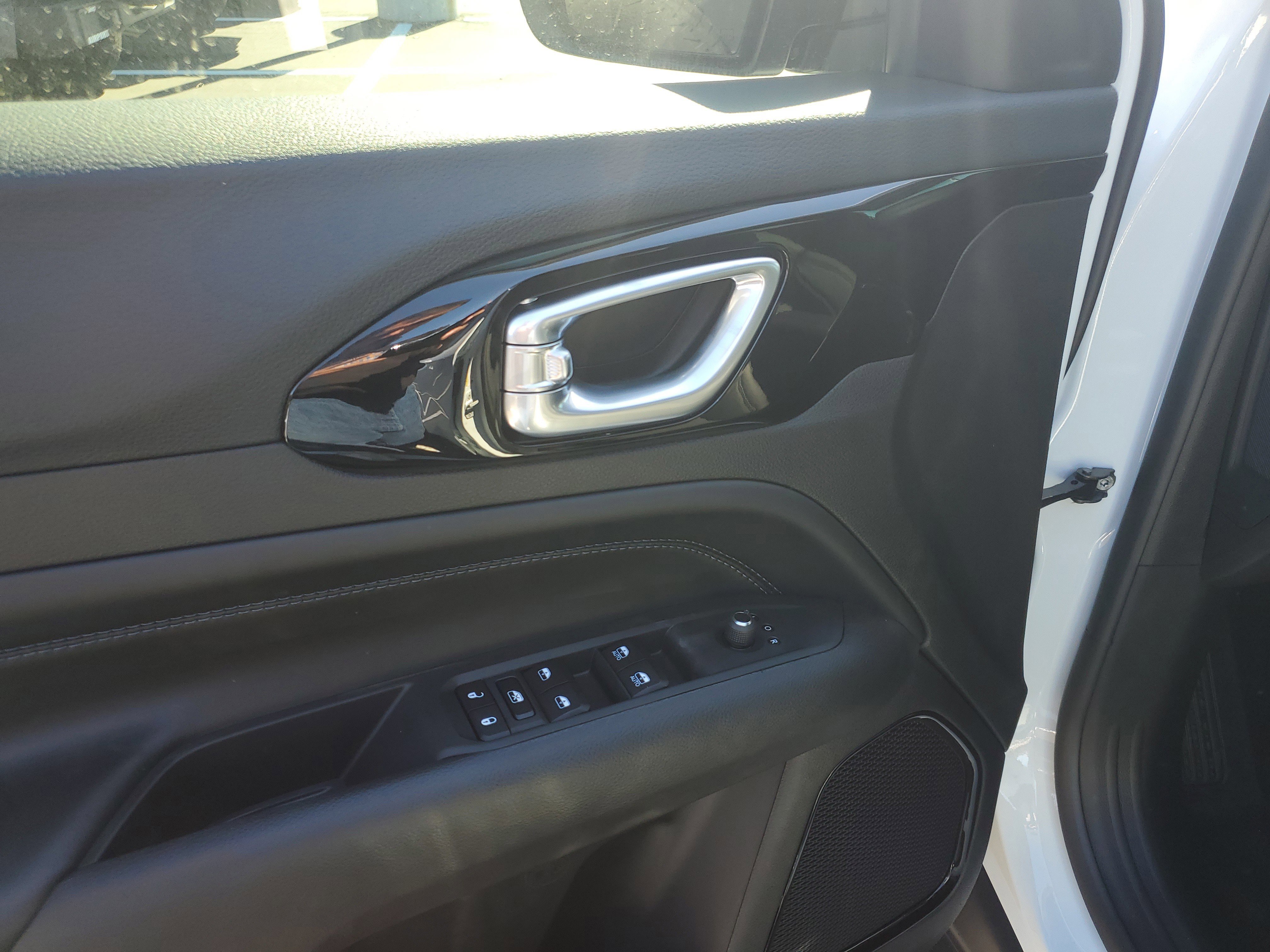 New 2026 Jeep Compass Latitude image 10