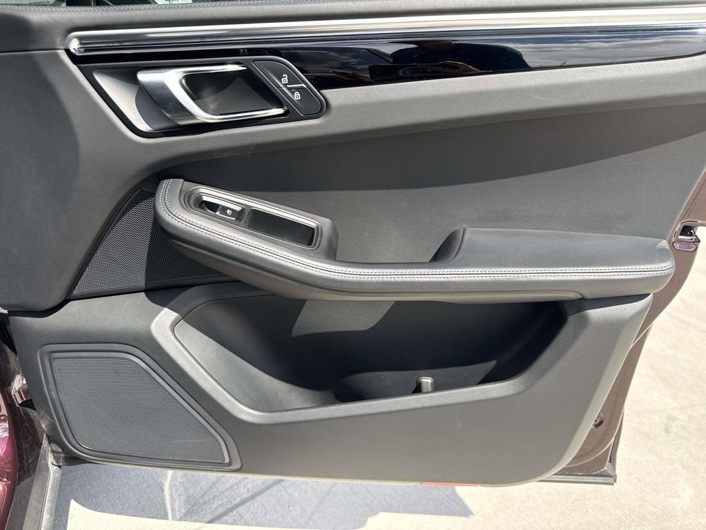Used 2023 Porsche Macan Turbo image 18
