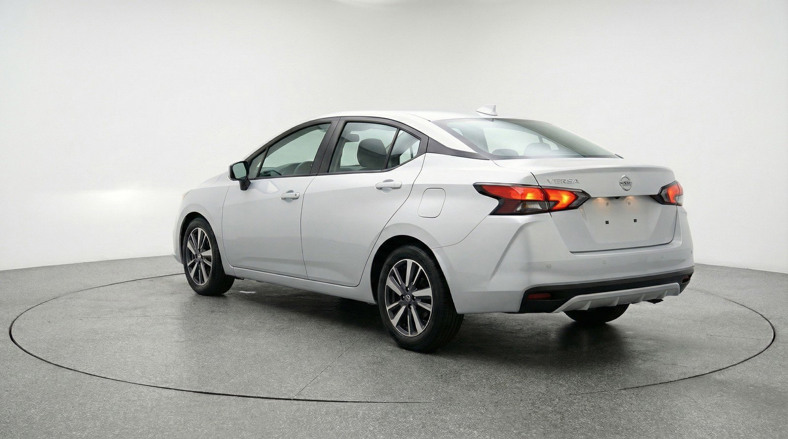 Used 2025 Nissan Versa SV image 6