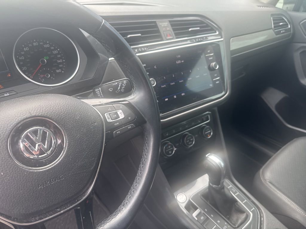 Used 2019 Volkswagen Tiguan SE w/ Panoramic Sunroof Package image 19