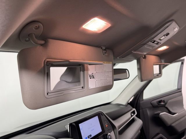 Used 2023 Toyota Highlander L image 39