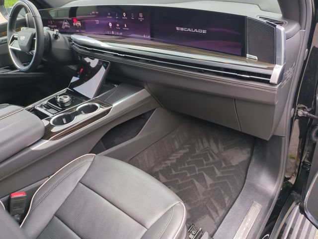 Used 2025 Cadillac Escalade Premium Luxury AWD/4WD image 19