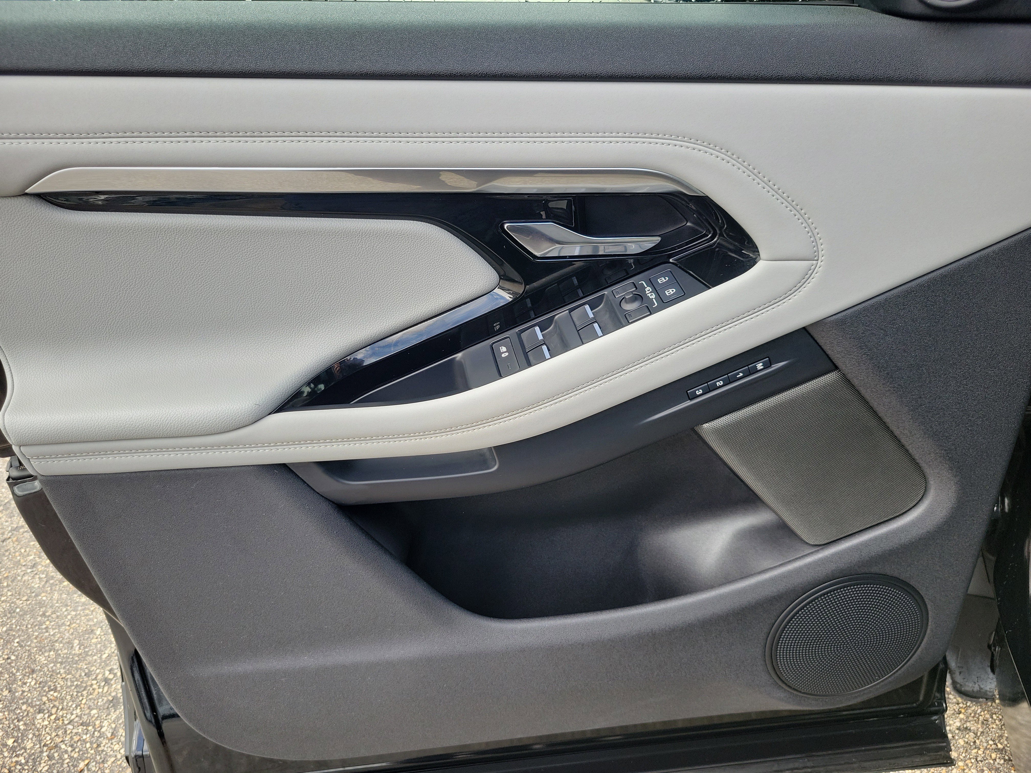 Used 2023 Land Rover Range Rover Evoque R-Dynamic SE image 24