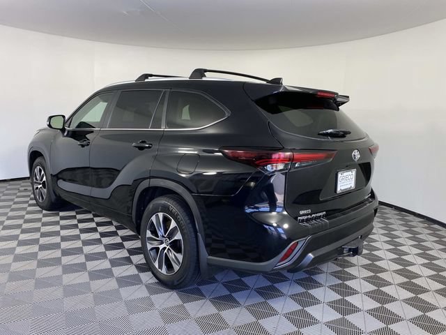 Used 2024 Toyota Highlander XLE AWD/4WD image 6