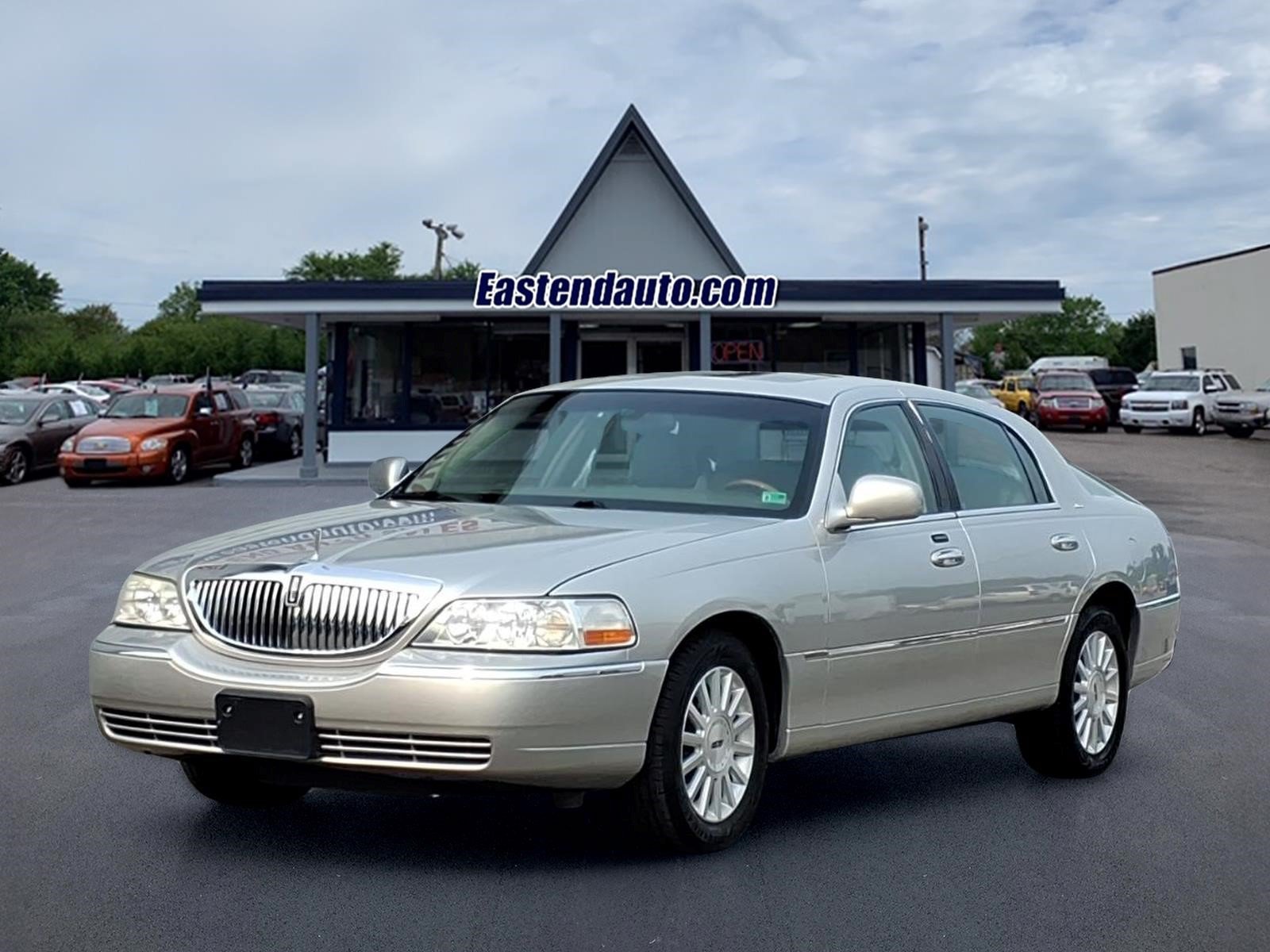 Used 2004 Lincoln Town Car Ultimate