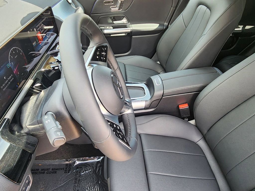 Used 2025 Mercedes-Benz GLA 250 4MATIC image 15