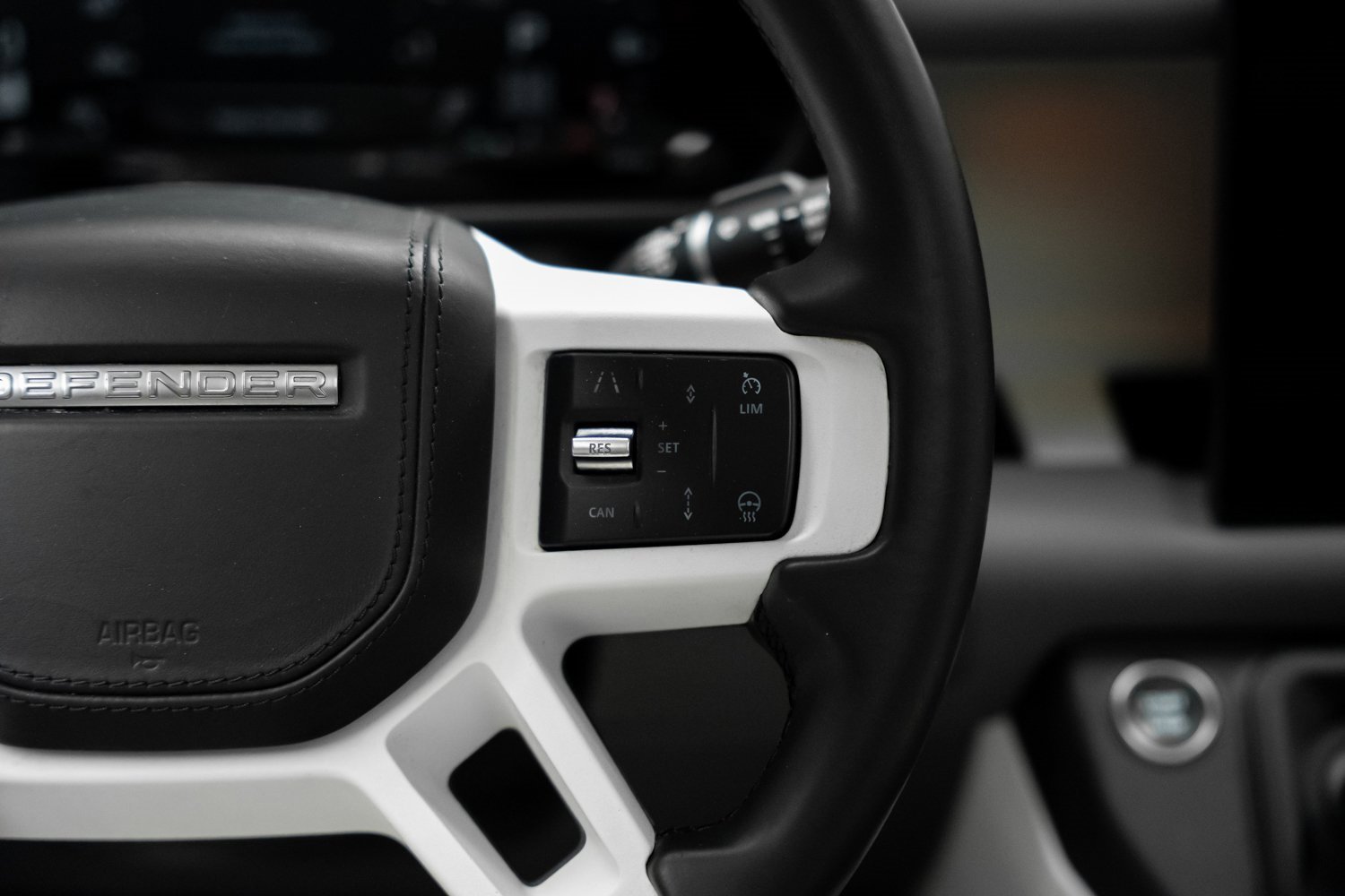 Used 2023 Land Rover Defender 130 First Edition image 46