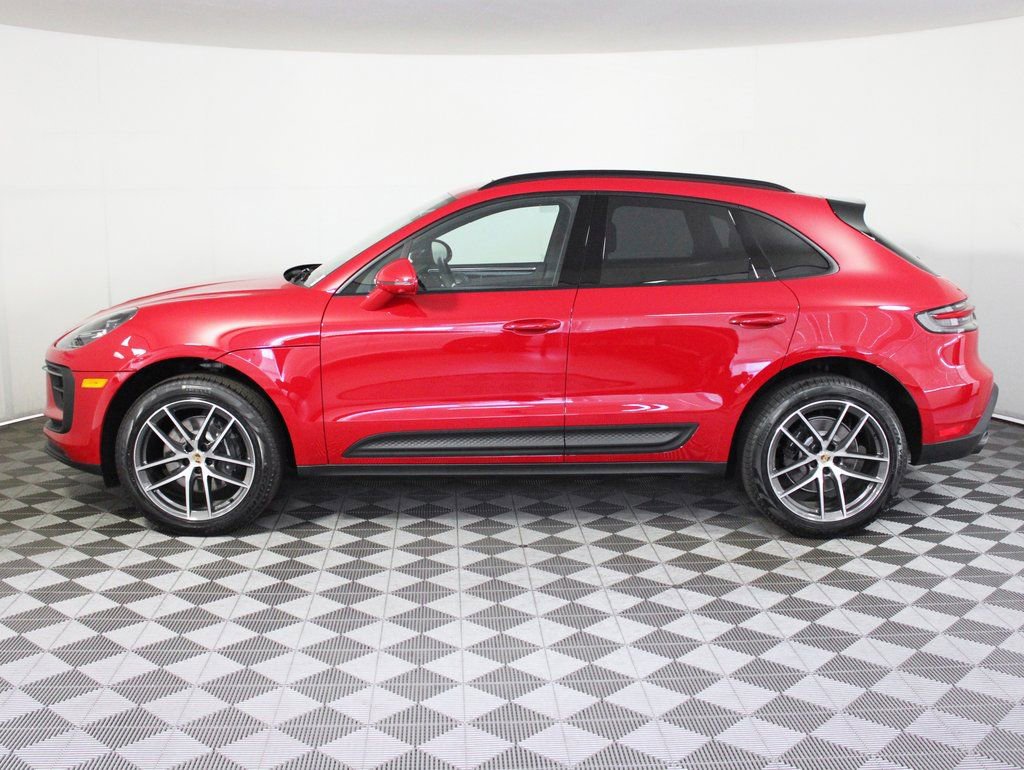 Certified 2025 Porsche Macan image 2