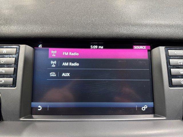 Used 2017 Land Rover Discovery Sport SE image 78