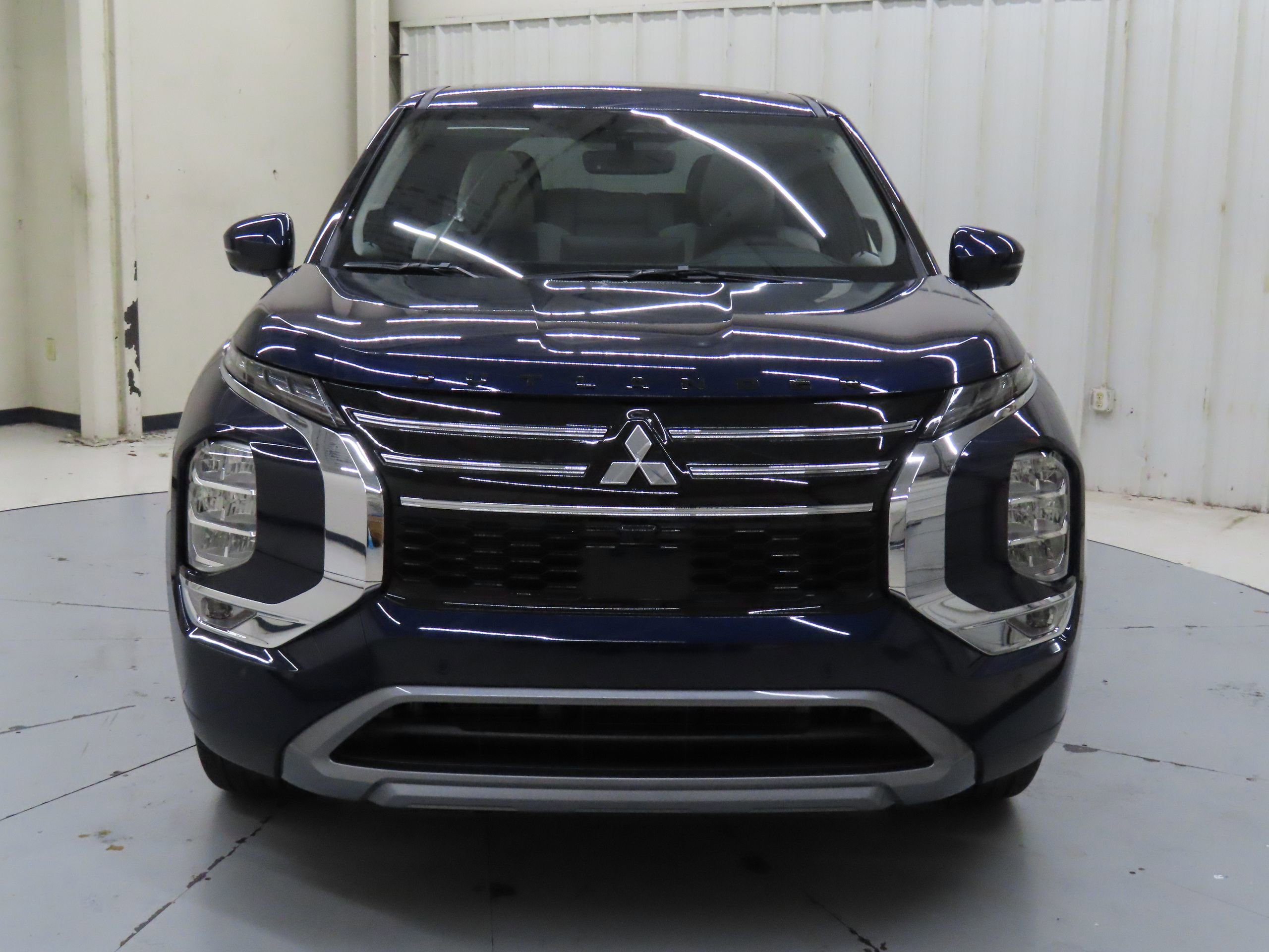 New 2025 Mitsubishi Outlander SE image 8