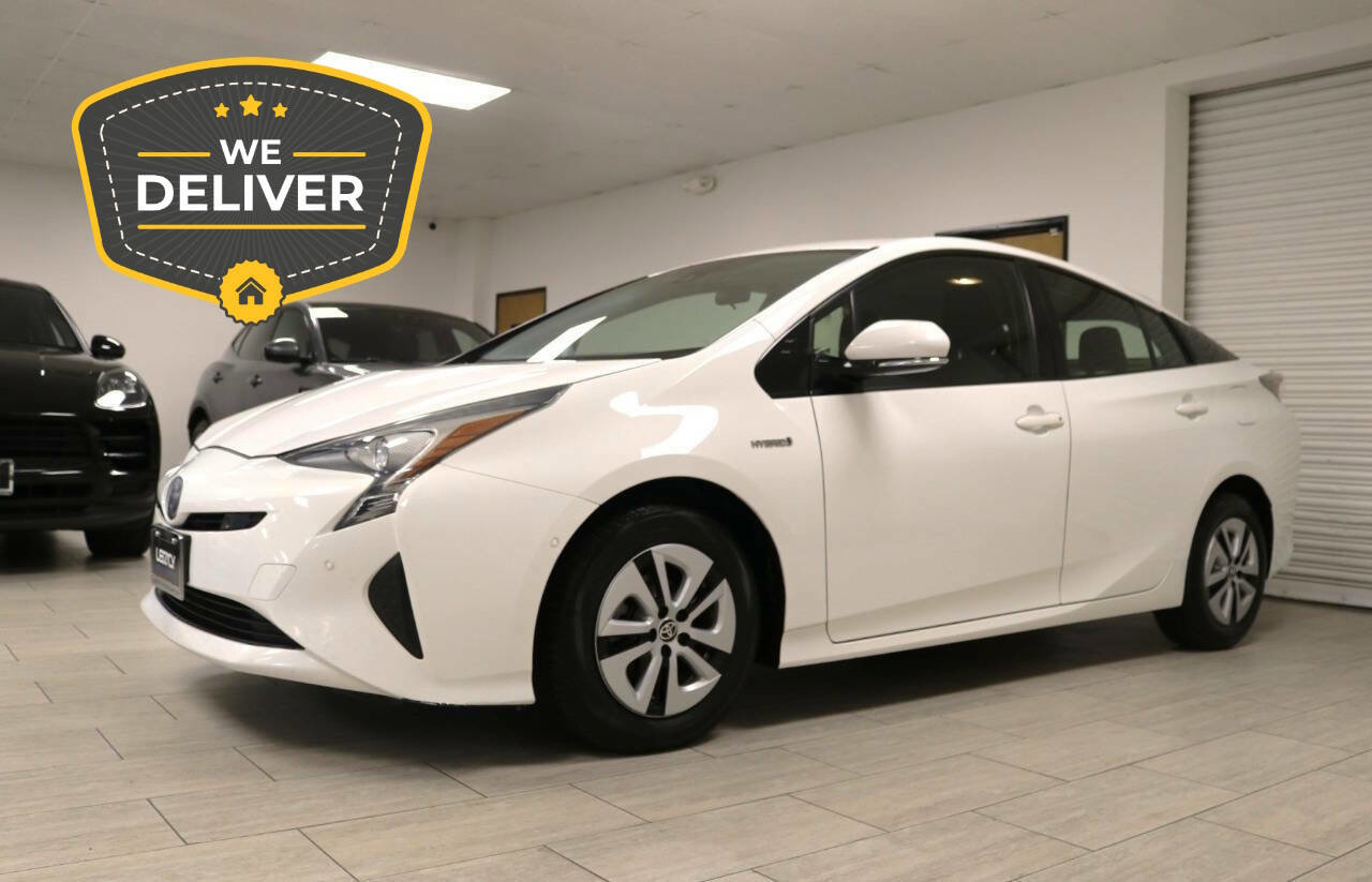 Used 2018 Toyota Prius Three image 2