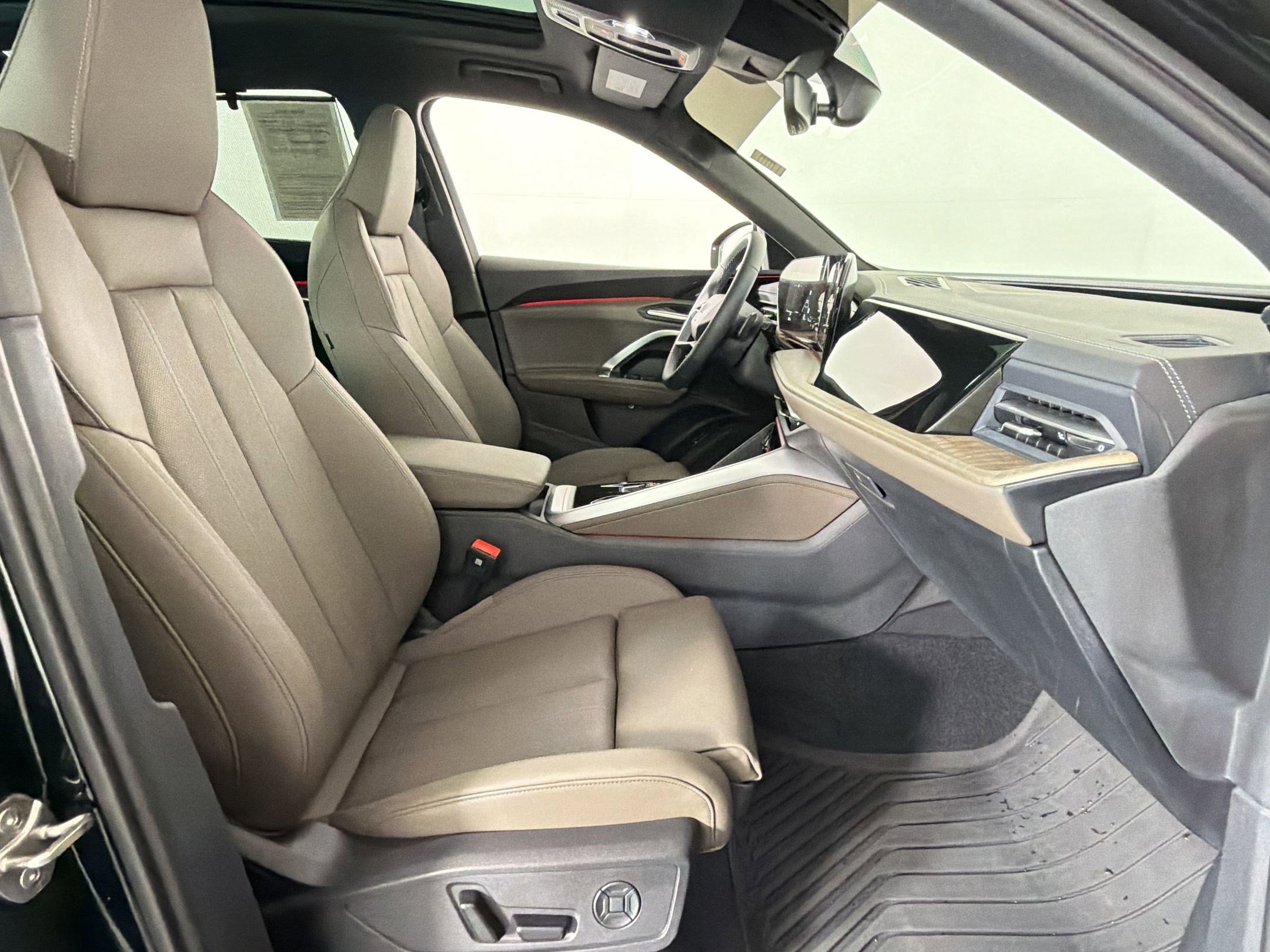 Certified 2025 Audi Q5 Premium Plus image 30