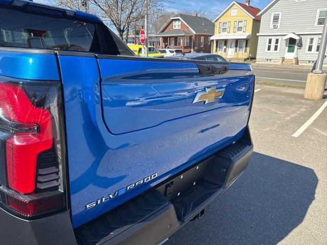 Used 2025 Chevrolet Silverado EV LT AWD/4WD image 13