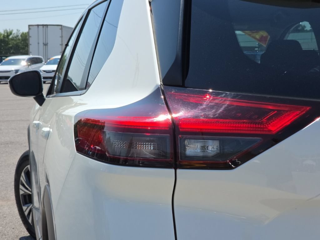 Used 2023 Nissan Rogue SV AWD/4WD image 11
