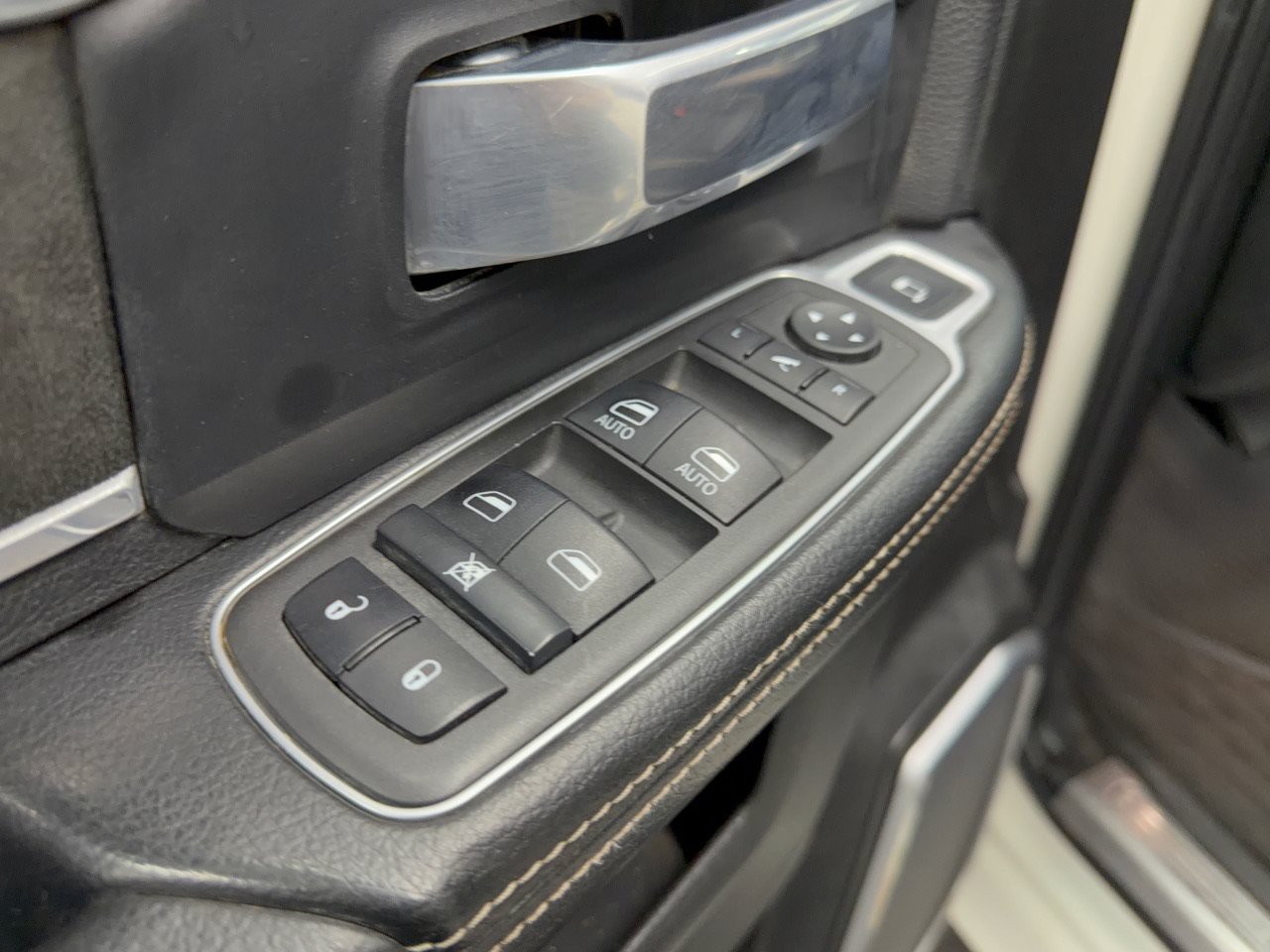 Used 2022 RAM 3500 Laramie AWD/4WD image 15