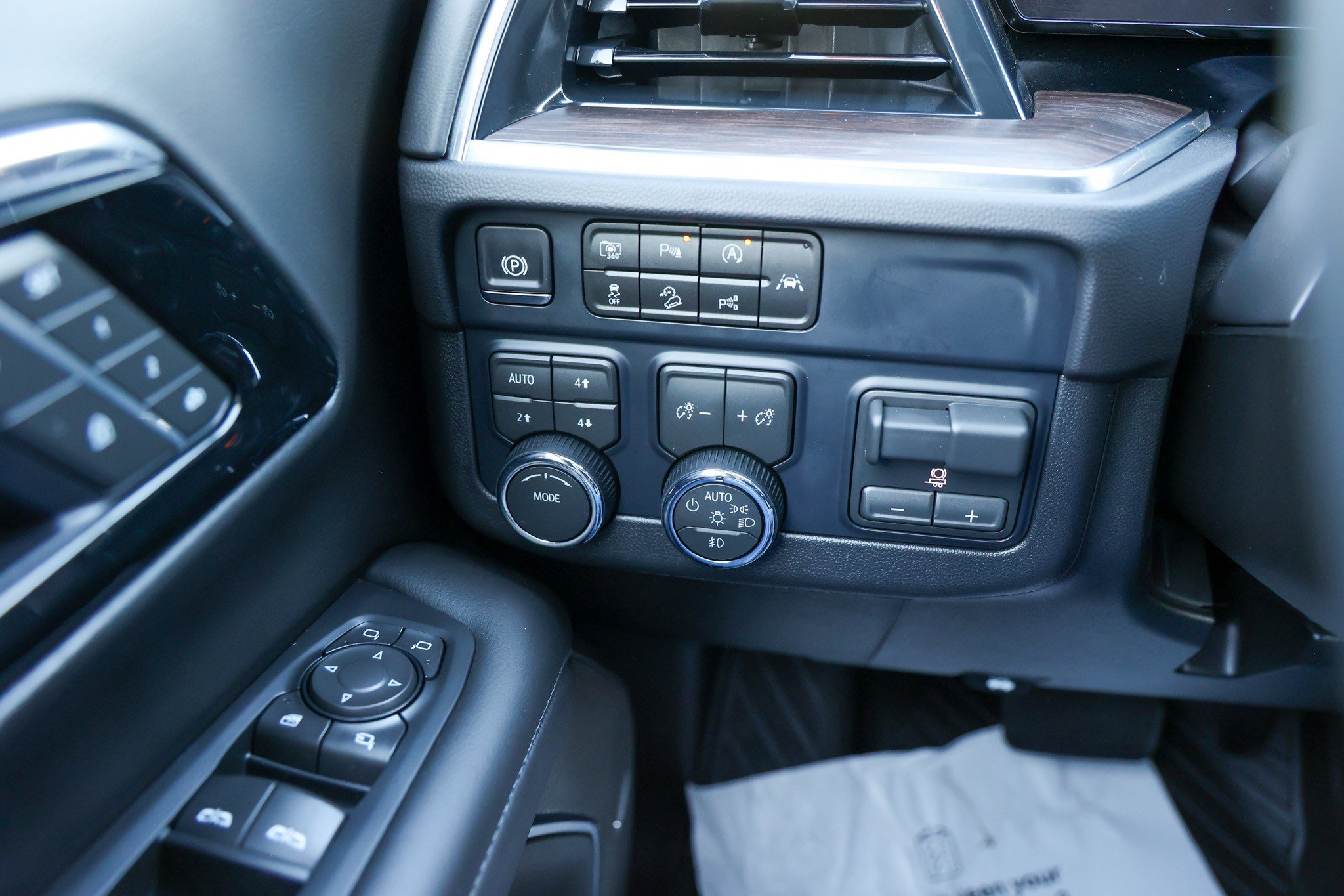 Used 2026 Chevrolet Tahoe LT w/ Comfort Package AWD/4WD image 17