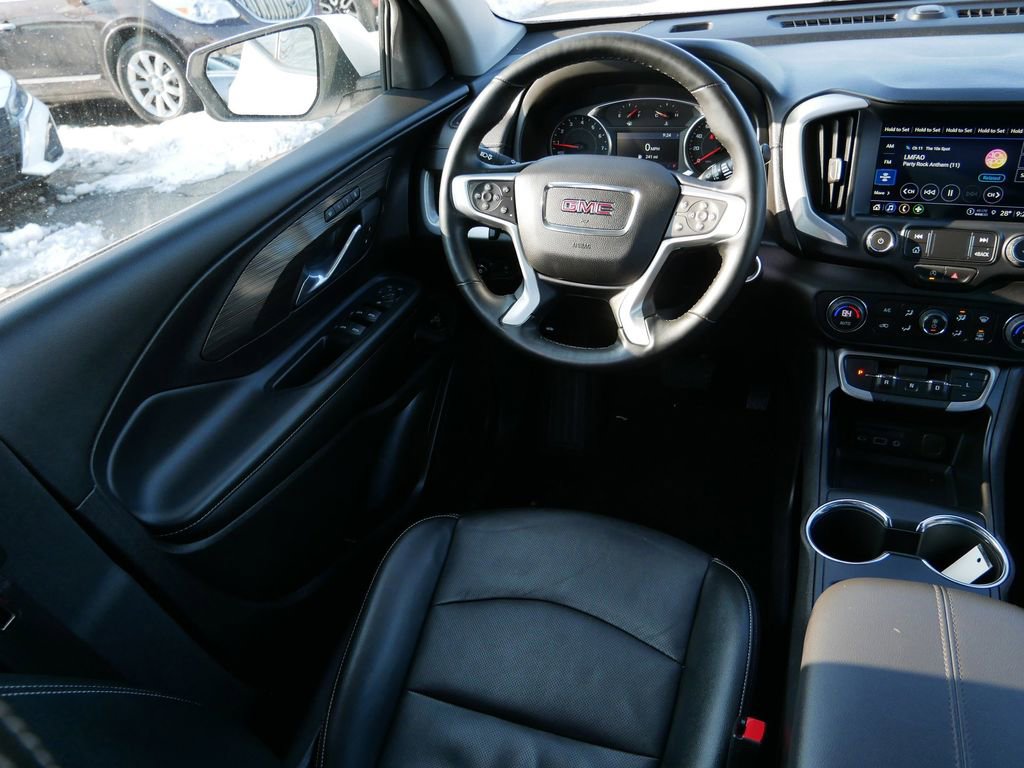Used 2024 GMC Terrain SLT image 13