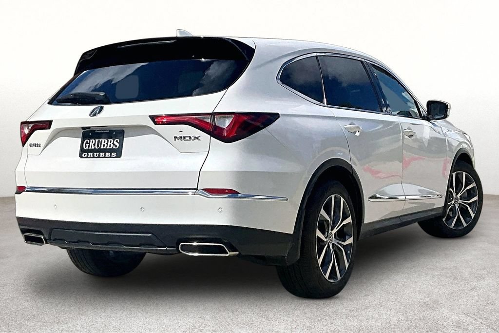 Used 2023 Acura MDX w/ Technology Package FWD image 2