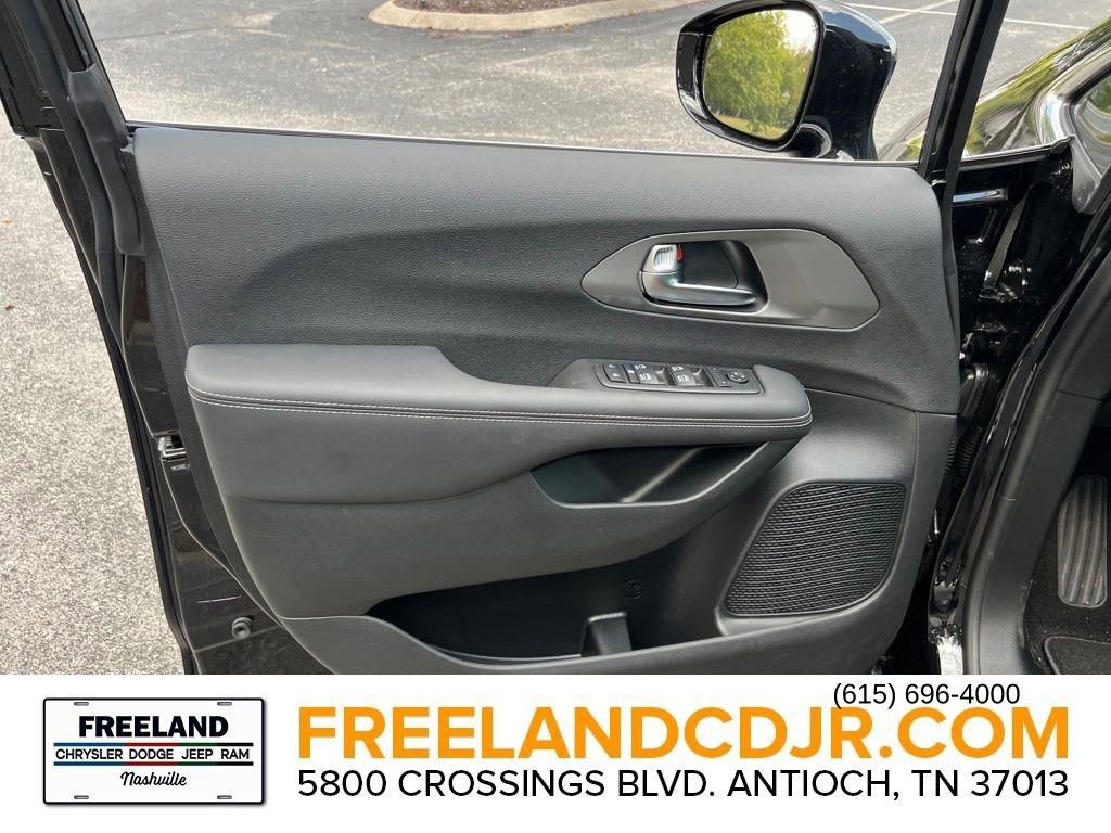 New 2026 Chrysler Voyager LX image 17