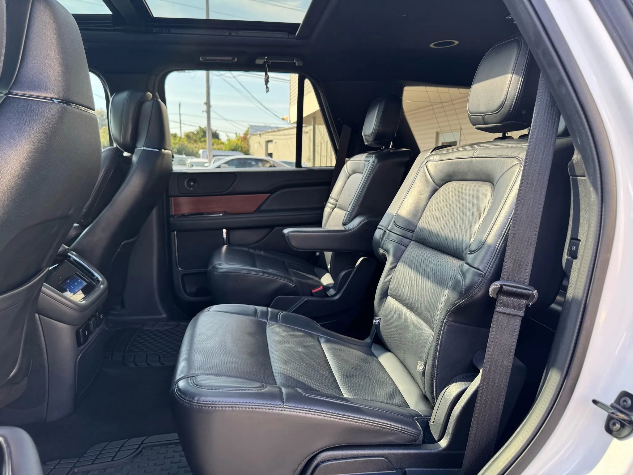 Used 2022 Lincoln Navigator Reserve image 25