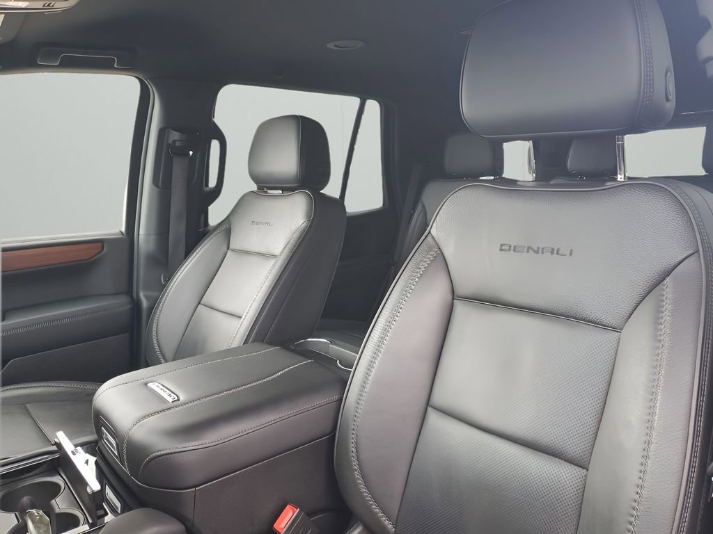 Used 2025 GMC Yukon Denali image 31