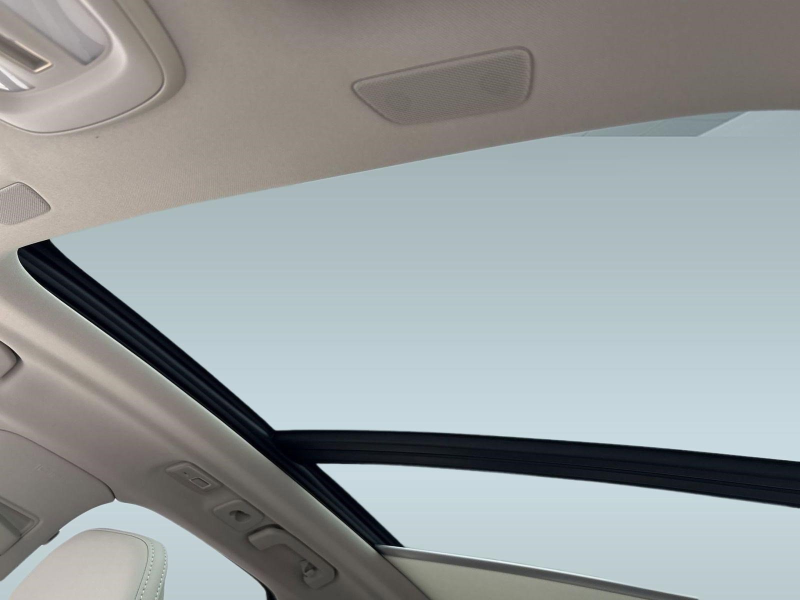 New 2026 Volvo XC60 B5 Ultra w/ Protection Package Premier image 15