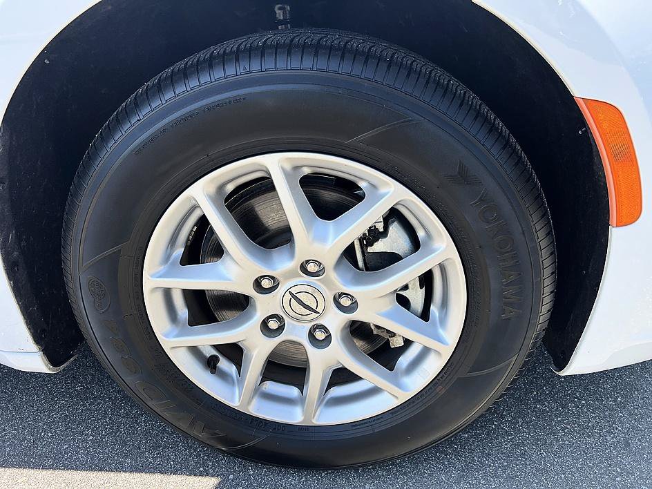Used 2023 Chrysler Pacifica Touring-L FWD image 12