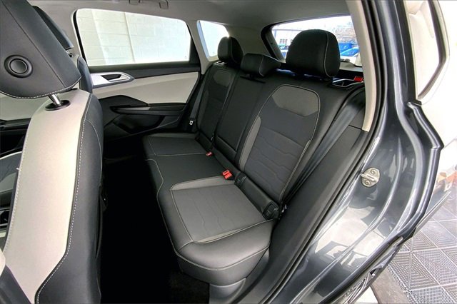 Certified 2025 Volkswagen Taos SE w/ Panoramic Sunroof Package image 26