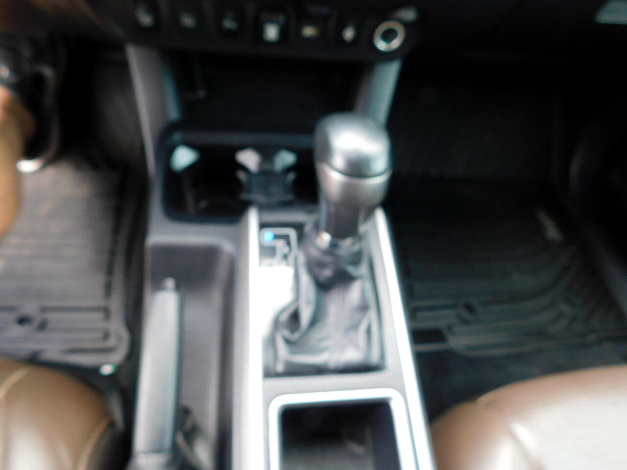 Used 2020 Toyota Tacoma Limited image 13