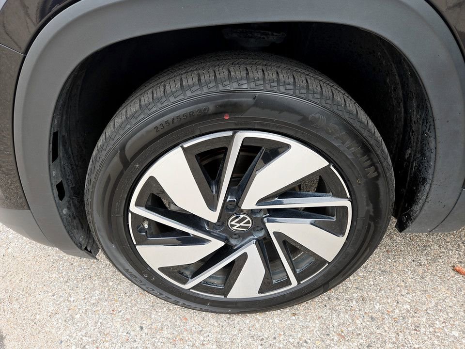 Used 2024 Volkswagen Atlas SE image 36