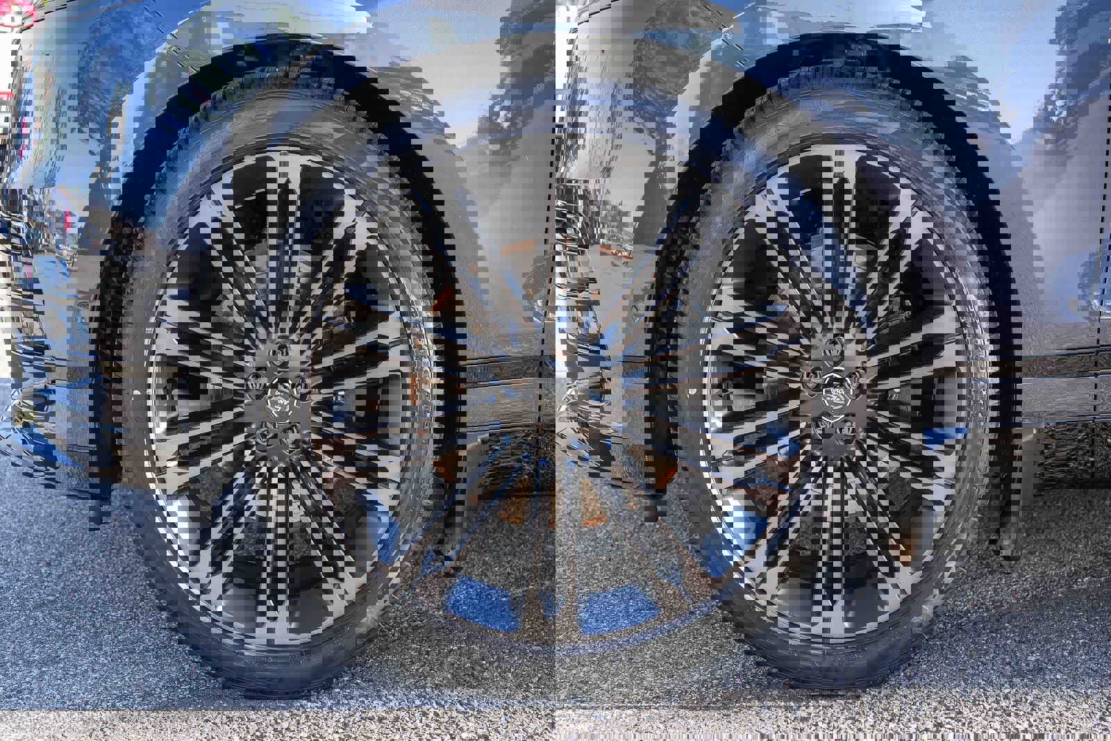 New 2026 Land Rover Range Rover Velar Dynamic SE image 9