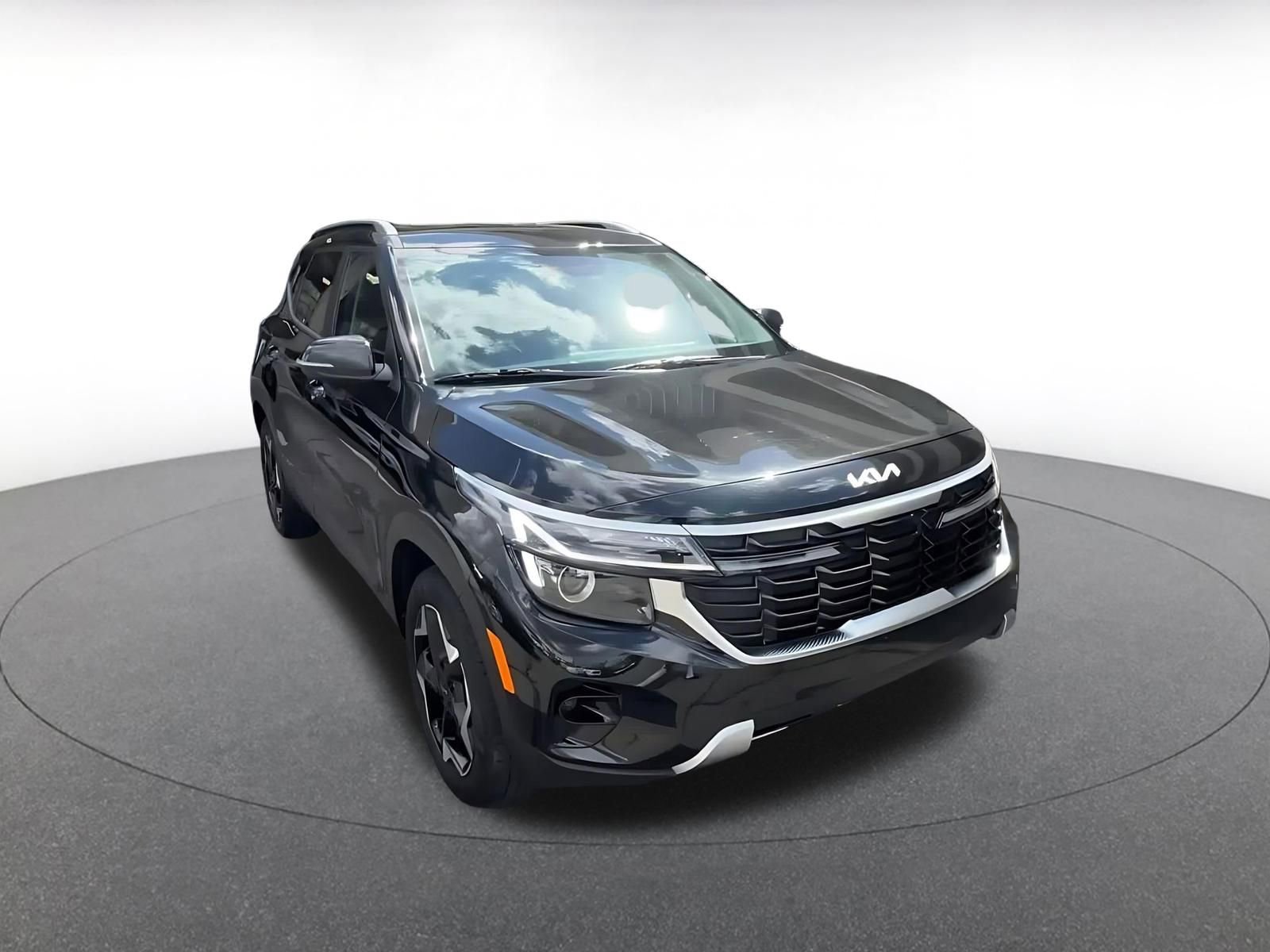 Used 2025 Kia Seltos S FWD image 3