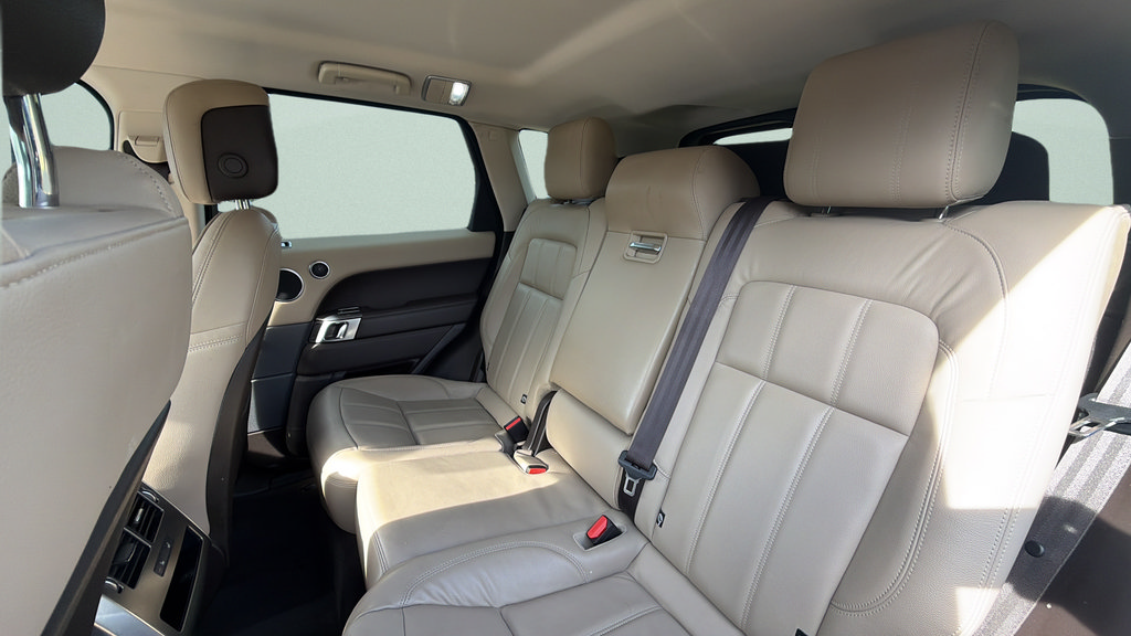 Used 2019 Land Rover Range Rover Sport SE AWD/4WD image 24